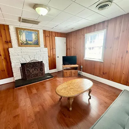 Cottage 8Lees Ford Marina